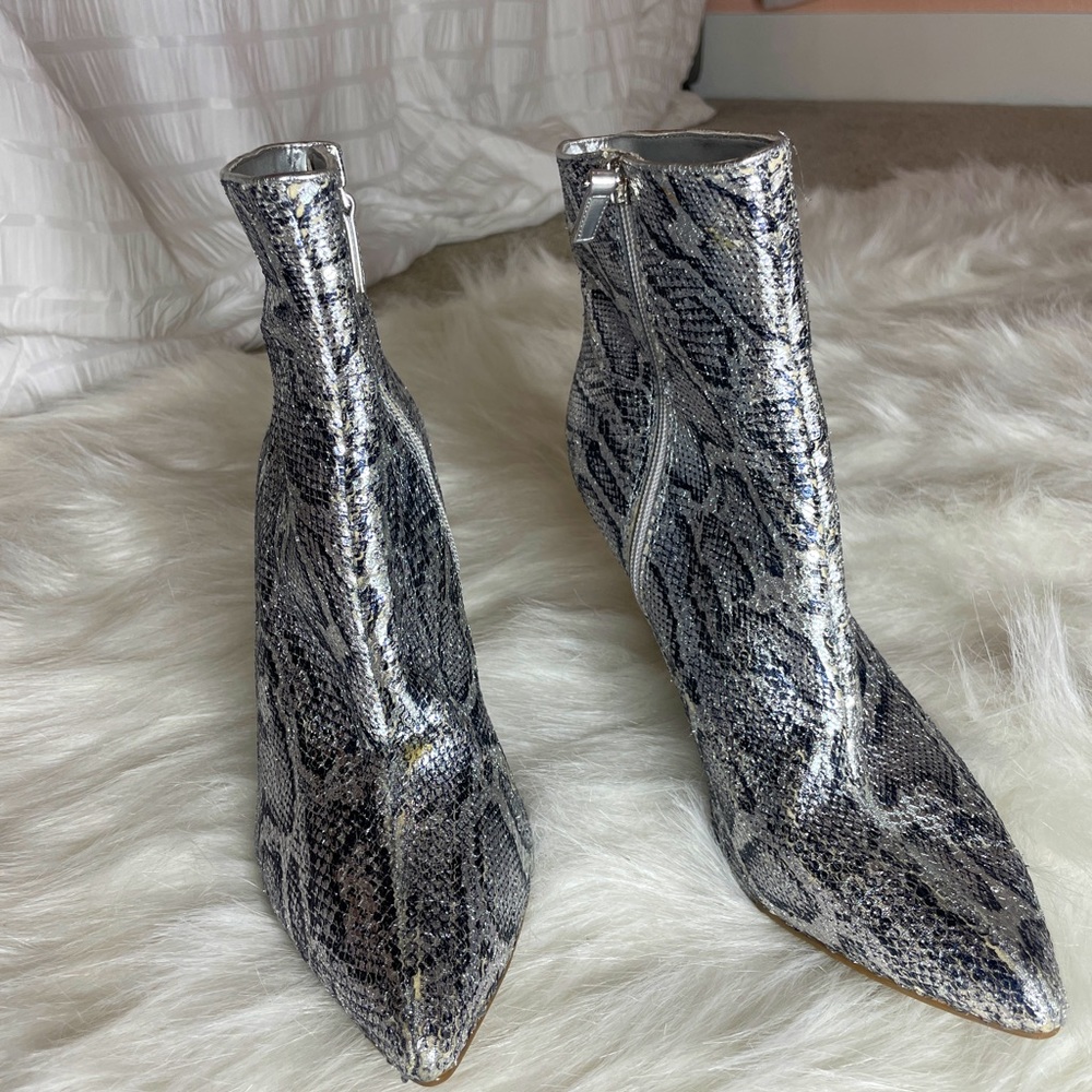 BP Silver Metalic Cheetah Booties Size 8 1/2. Pre-own